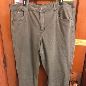 American Eagle olive green Size 20 tomgirl pants